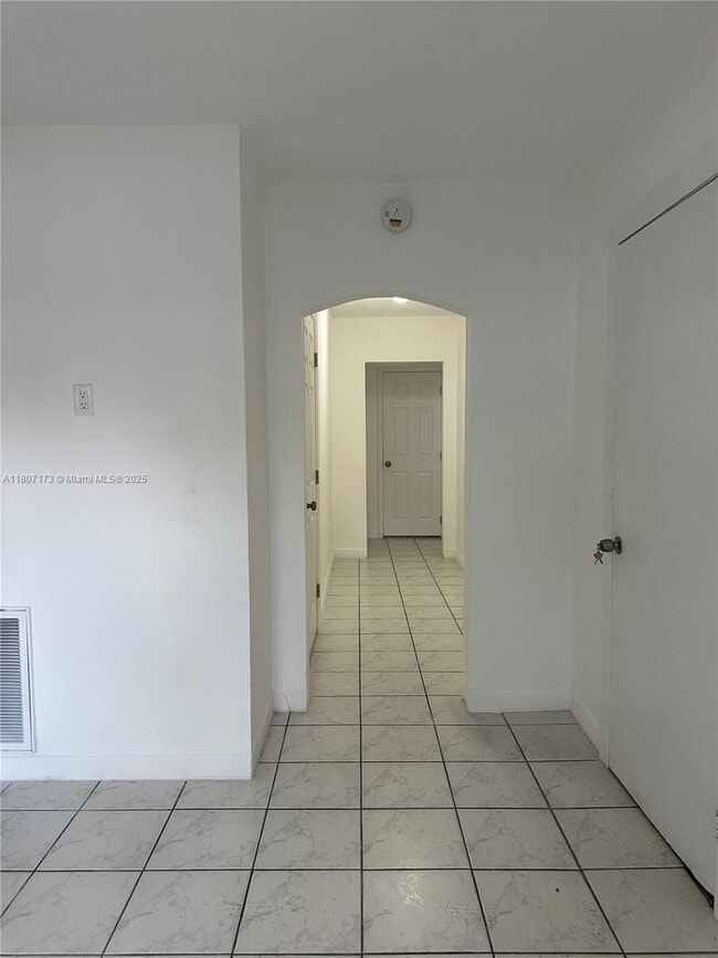 Foto del edificio - 1045 NW 27th St