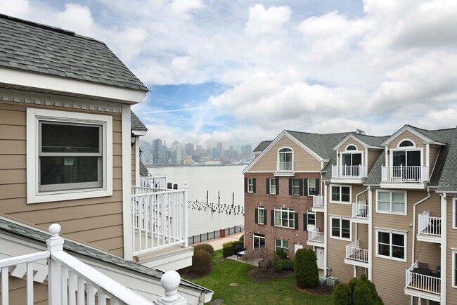 Foto del edificio - 490 Fulton Ct