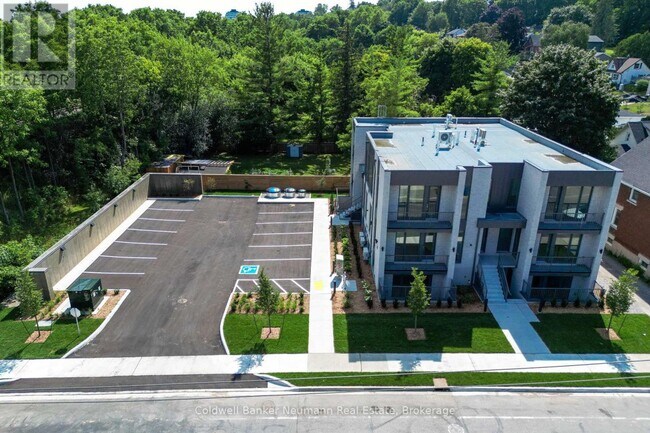 Photo du bâtiment - 14 Stevenson St N