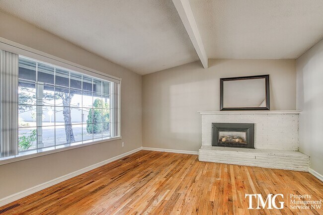 Foto del edificio - Classic Ranch style home w/ 3 beds 1.5 bat...