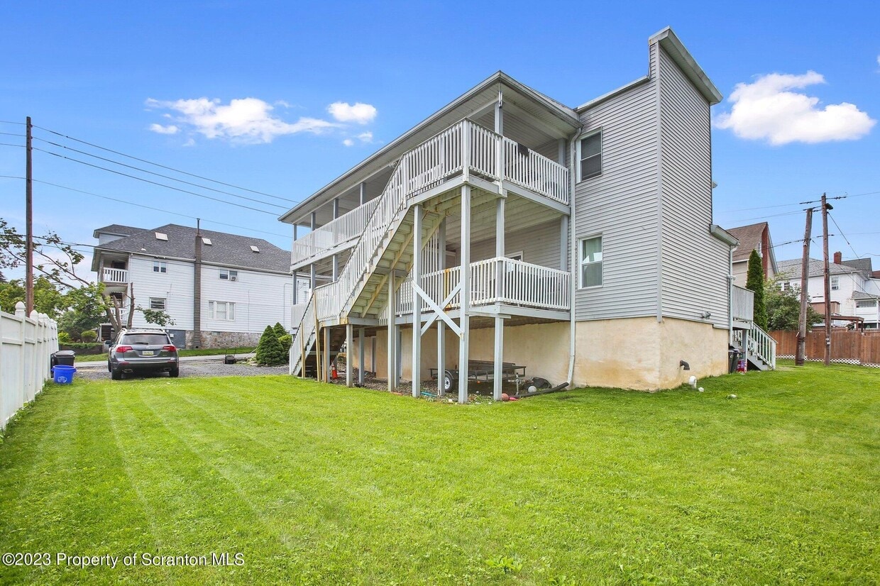 1202 W Elm St Unit 2, Scranton, PA 18504 Room for Rent in Scranton