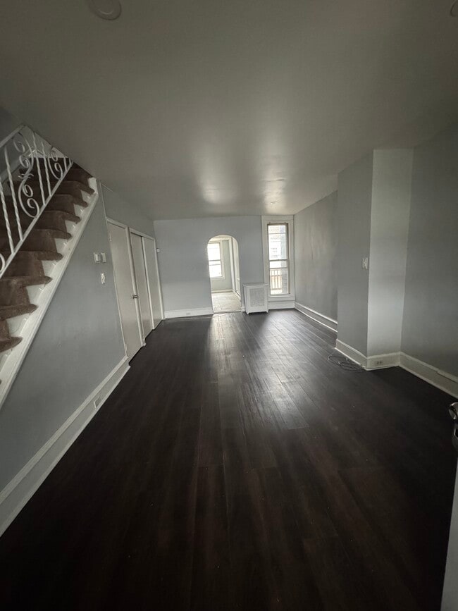 Building Photo - 841 Bridge St