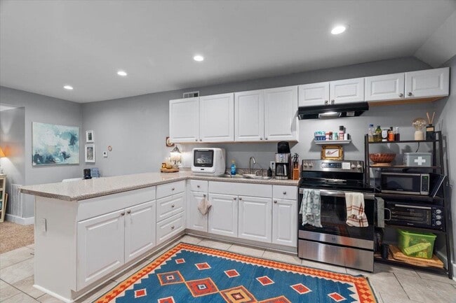 Building Photo - 227 N Willett St