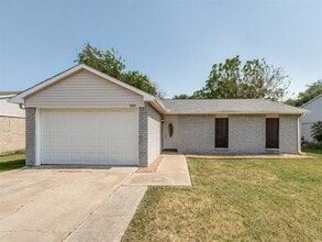 Building Photo - 5225 Knox Dr