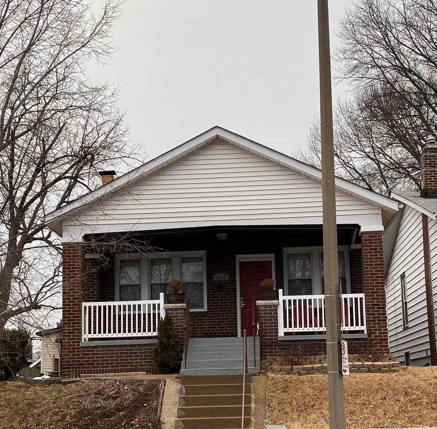 Primary Photo - 5641 Devonshire Ave