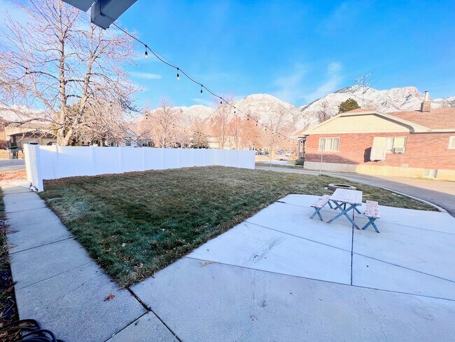 Foto del edificio - 184 N 200 E