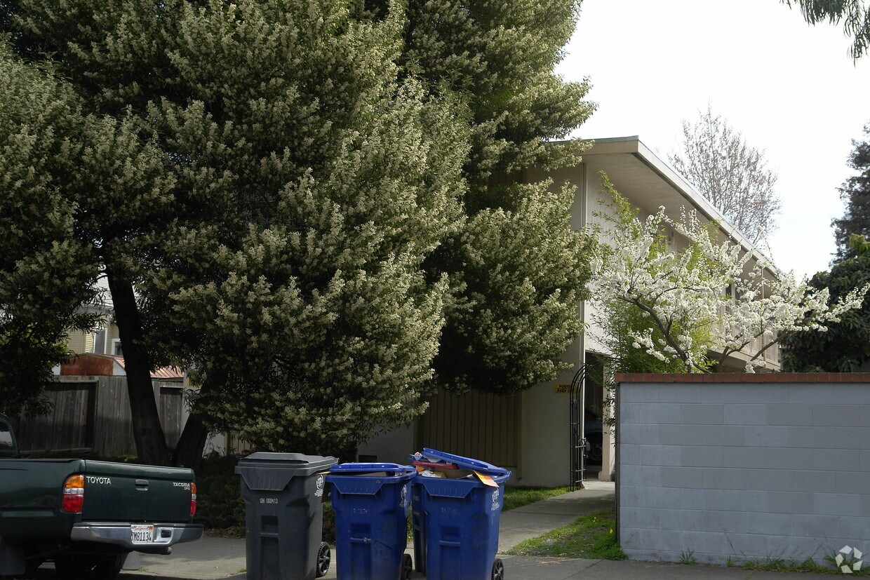 Building Photo - 1812 Willow St