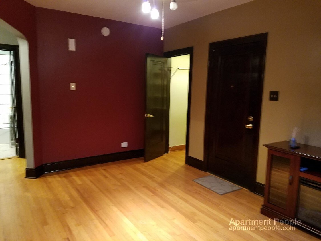 Foto principal - 3415 N Hamlin Ave
