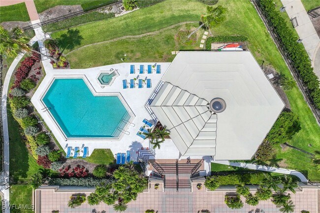 Building Photo - 4031 Gulf Shore Blvd N