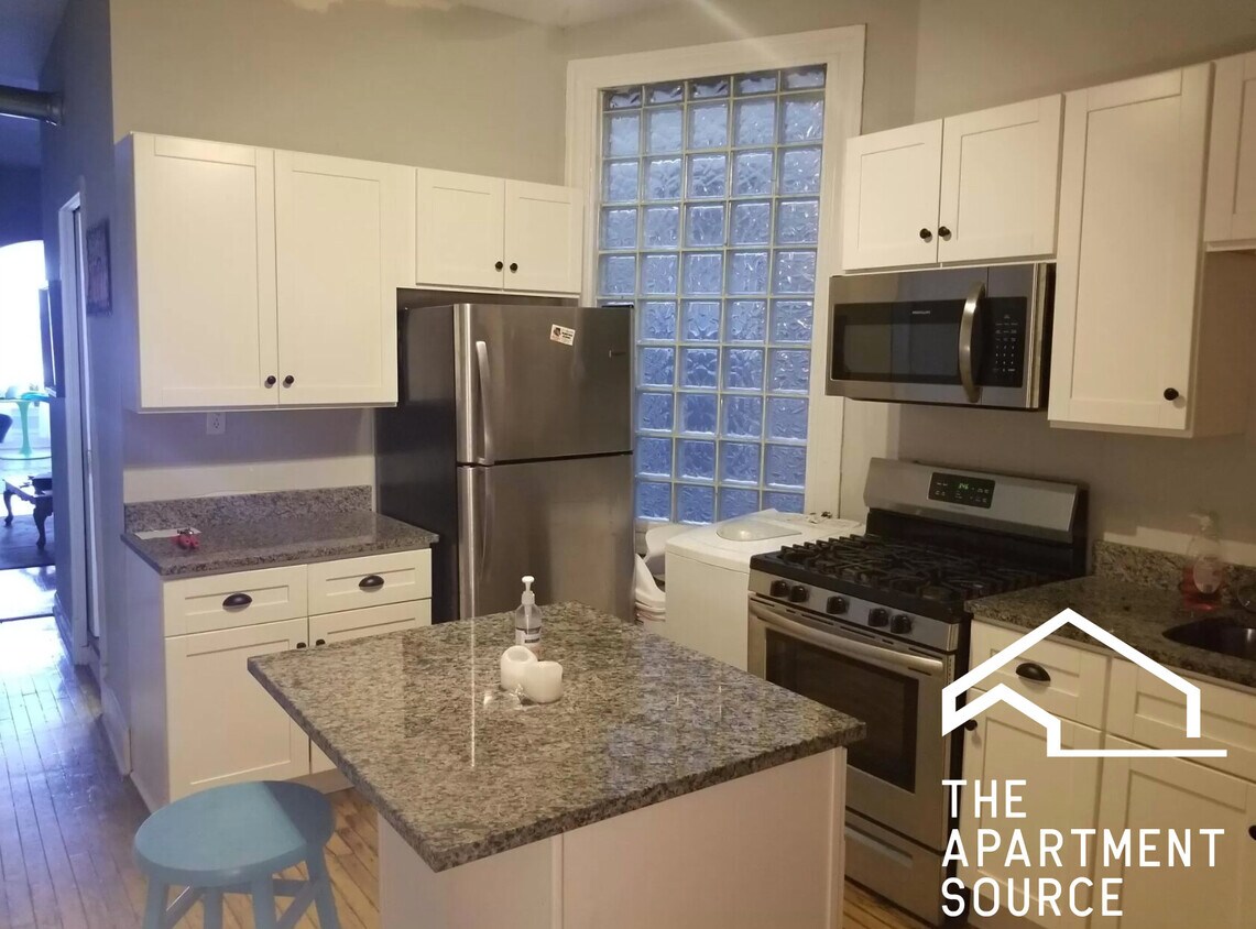 Foto principal - 2051 W Division St