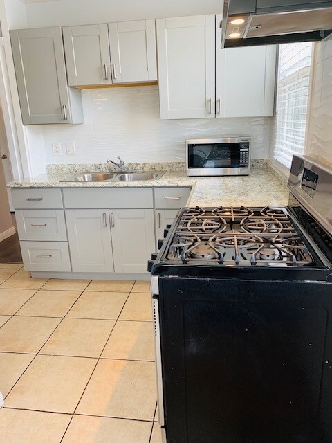 Kitchen - 5960 W 86th Pl