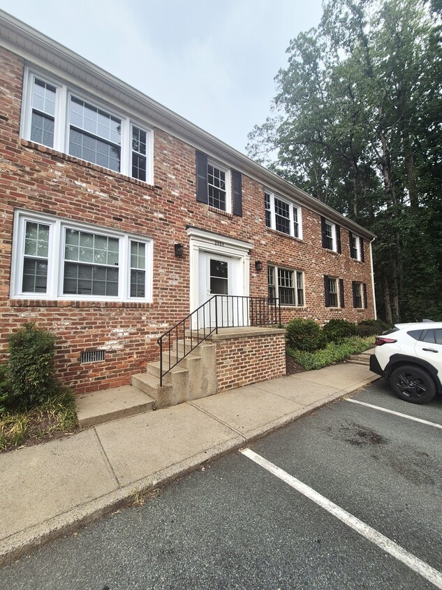 Photo - 2404 Barracks Ct (CHARLOTTESVILLE, VA)