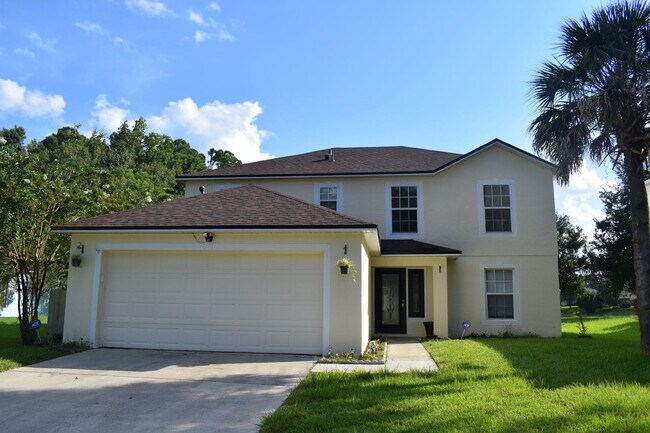 Building Photo - Pool Home 4/2.5 with water view. Great com...