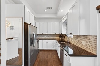 Building Photo - 2716 Bagby St