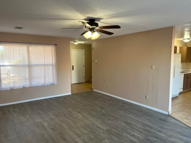 Foto del edificio - 4985 Butte Pl NW