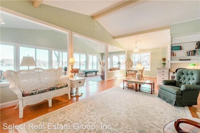 Building Photo - 3 br, 2 bath House - 853 Kemp Road
