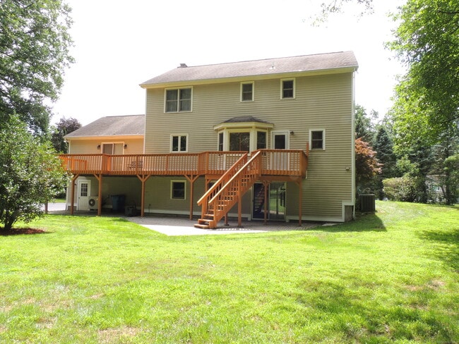 Building Photo - 12 Cardinal Ln