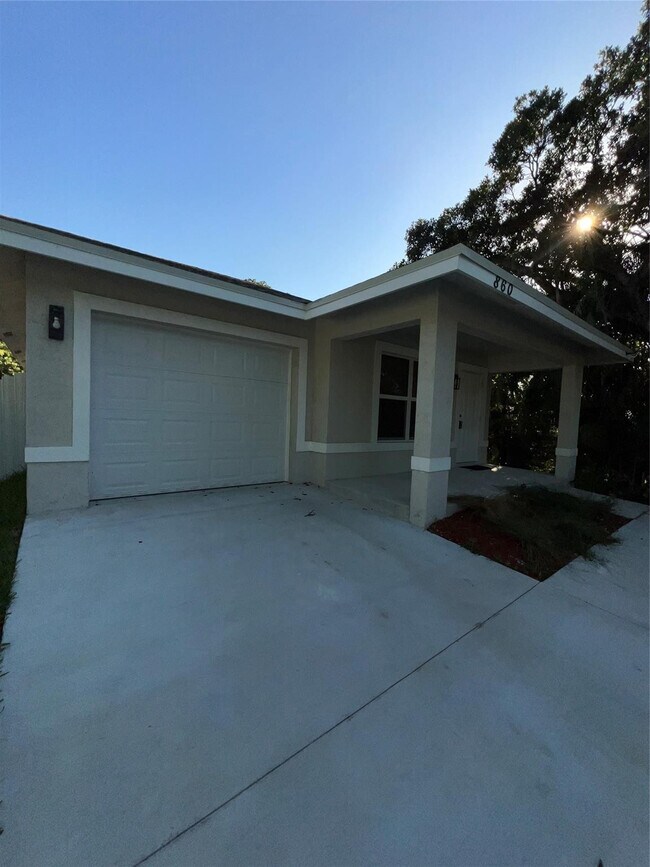 Foto del edificio - 860 SW 10th St