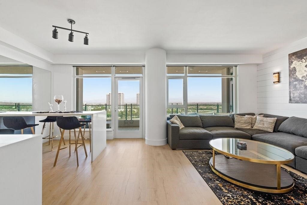 Foto principal - 3141 Michelson Dr