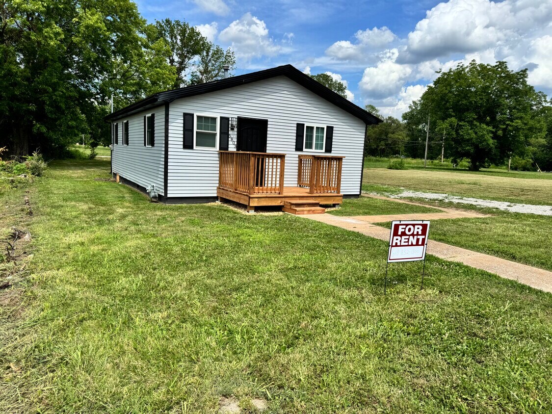 Foto principal - 5803 Russell Ave
