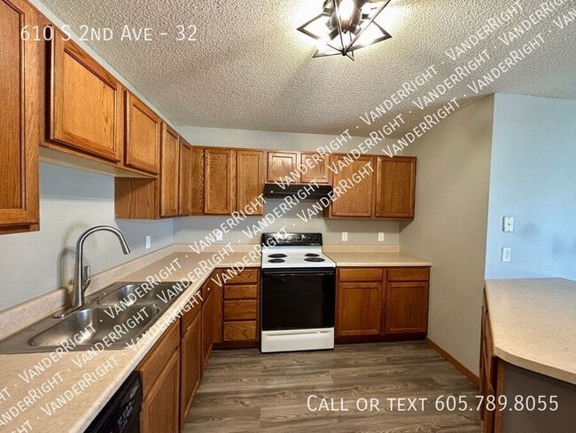 Building Photo - 610 S 2nd Ave
