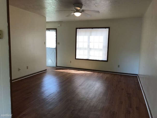 Building Photo - 2 br, 1 bath Duplex - 749 Meadow Ln # A # B B