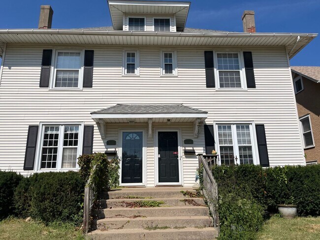Building Photo - Dr. Mike&#39;s Grand
