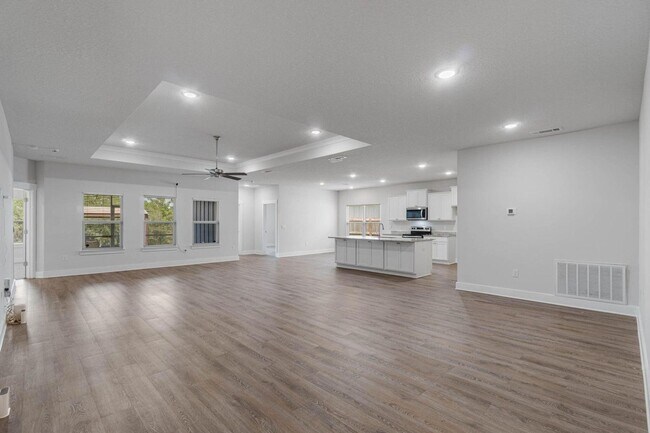 Foto del edificio - Shoal River Landing Must See w/ 3-car garage!