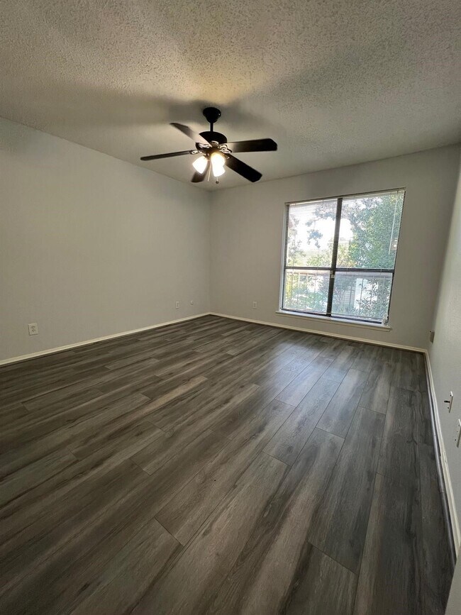 Building Photo - 10047 Westpark Dr