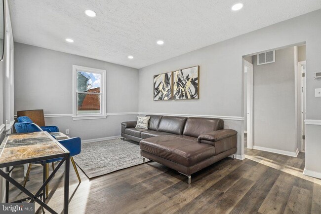 Foto del edificio - 10146 Sutherland Rd