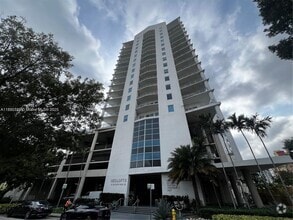 Building Photo - 10 SW South River Dr