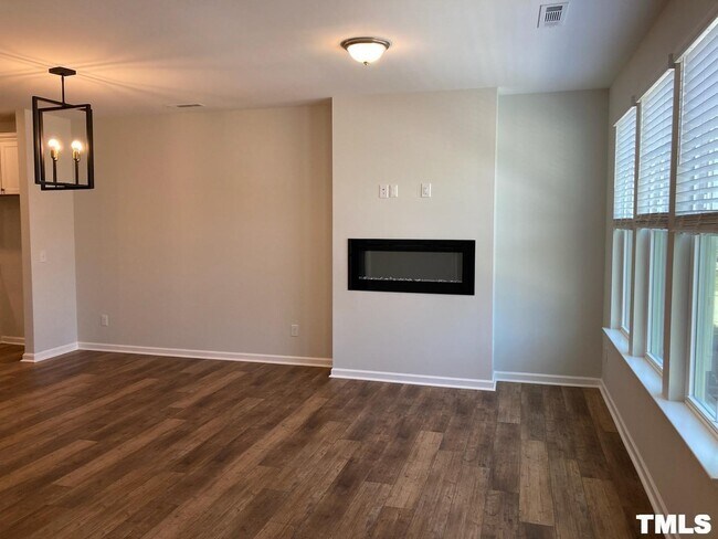 Building Photo - 7805 Flatrock Park Dr