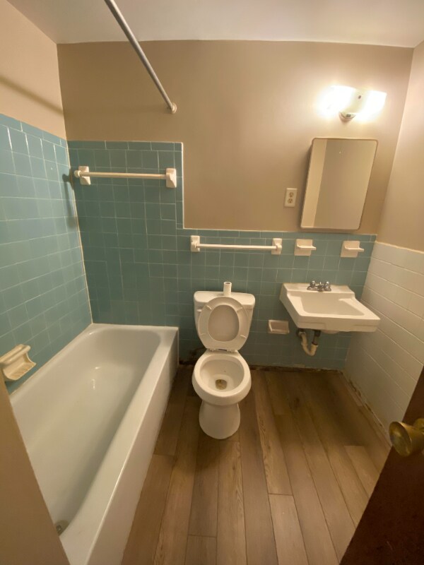 4991 Arbor Village Dr Unit B20, Columbus, OH 43214 Room for Rent in