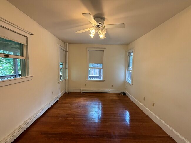 Dormitorio - 39 Newtonville Ave