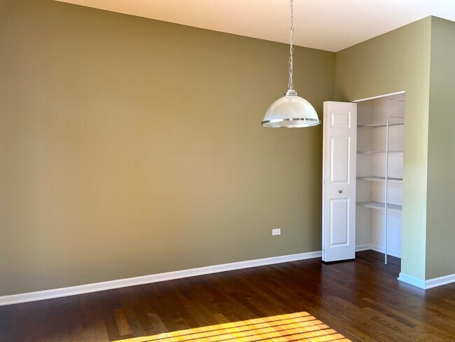Foto del edificio - 2553 Dunraven Ave