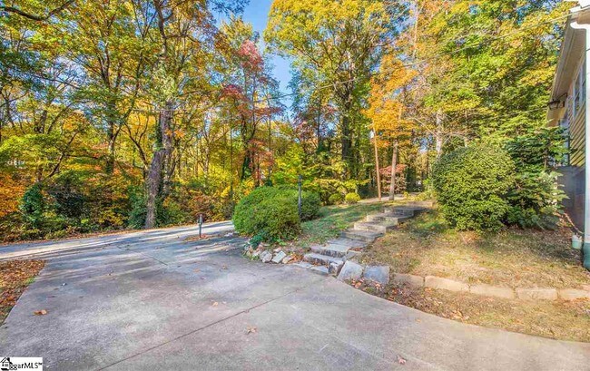 Building Photo - 36 Fernwood Ln