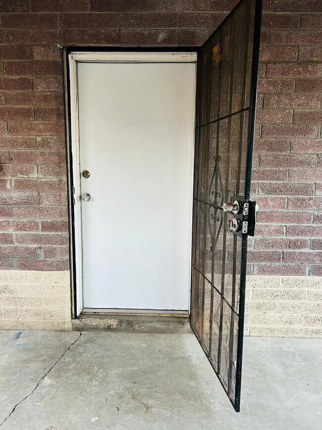 Foto del edificio - One Bedroom Cottage Available Now