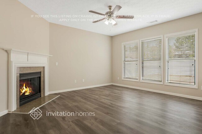 Foto del edificio - 76 Laurelton Cir