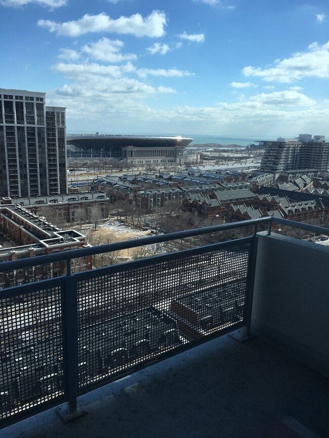 Foto del edificio - 1305 S Michigan Ave