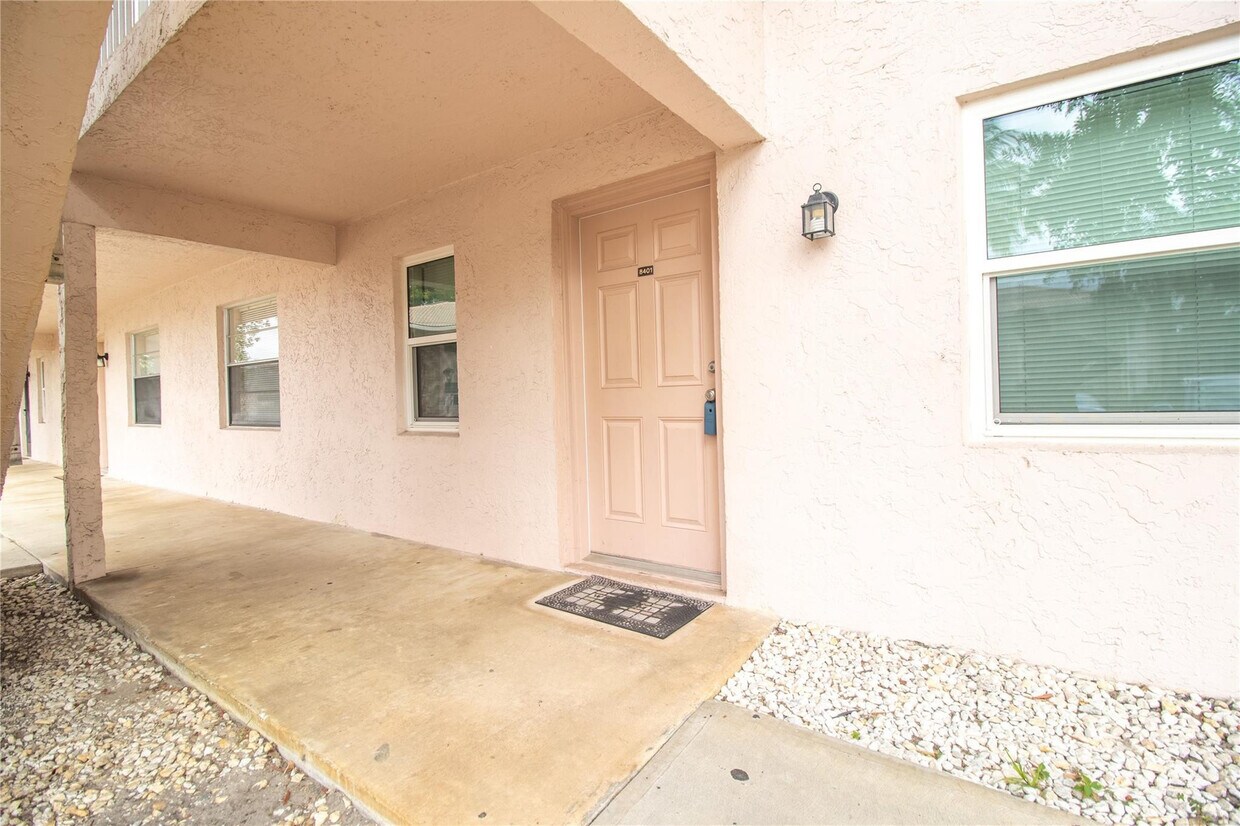 Primary Photo - 8401 Royal Palm Blvd