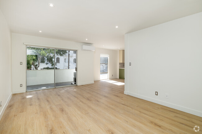 Living Room - Franklin Park Apartments