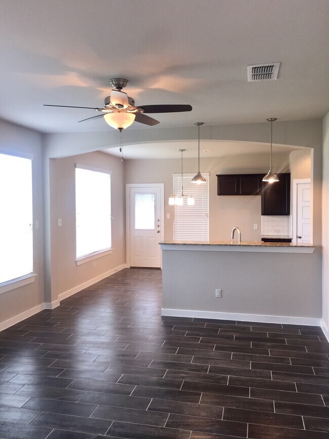 Building Photo - LUXURY 2 STORY DUPLEX LOCATED IN MIDLOTHIAN, TEXAS!