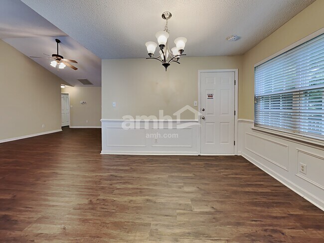 Foto del edificio - 12012 Evergreen Hollow Dr