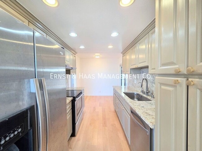 Building Photo - 225 Hermosa Ave