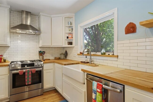 Building Photo - 5711 Chesterfield Ave