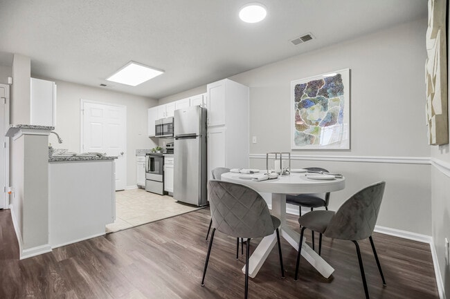 Building Photo - Lakewood Terrace