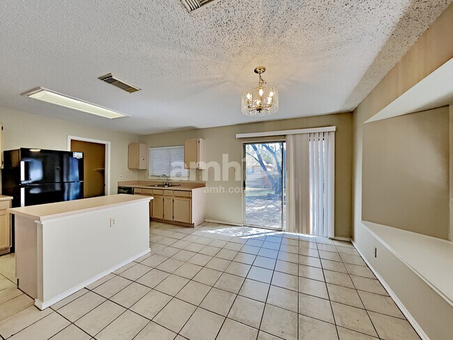 Building Photo - 6322 Regency Ct