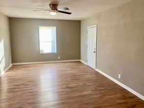 Building Photo - 1302 W Huntington Ave