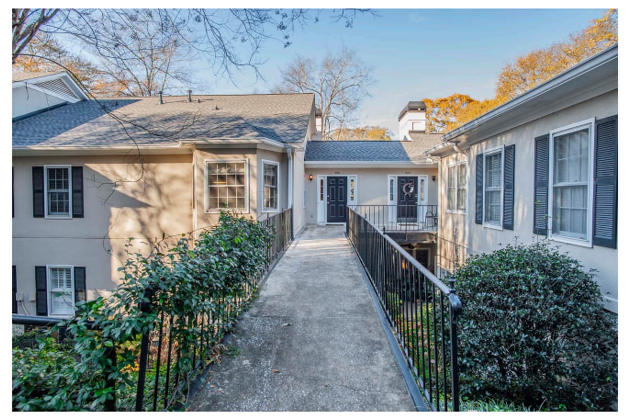 Primary Photo - Beautiful 2 bedroom condo just minutes fro...