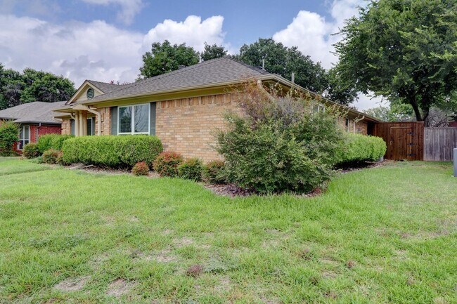 Foto del edificio - 1321 Clover Dr